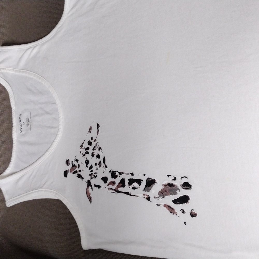 Giraffe silhouette graphic tee M